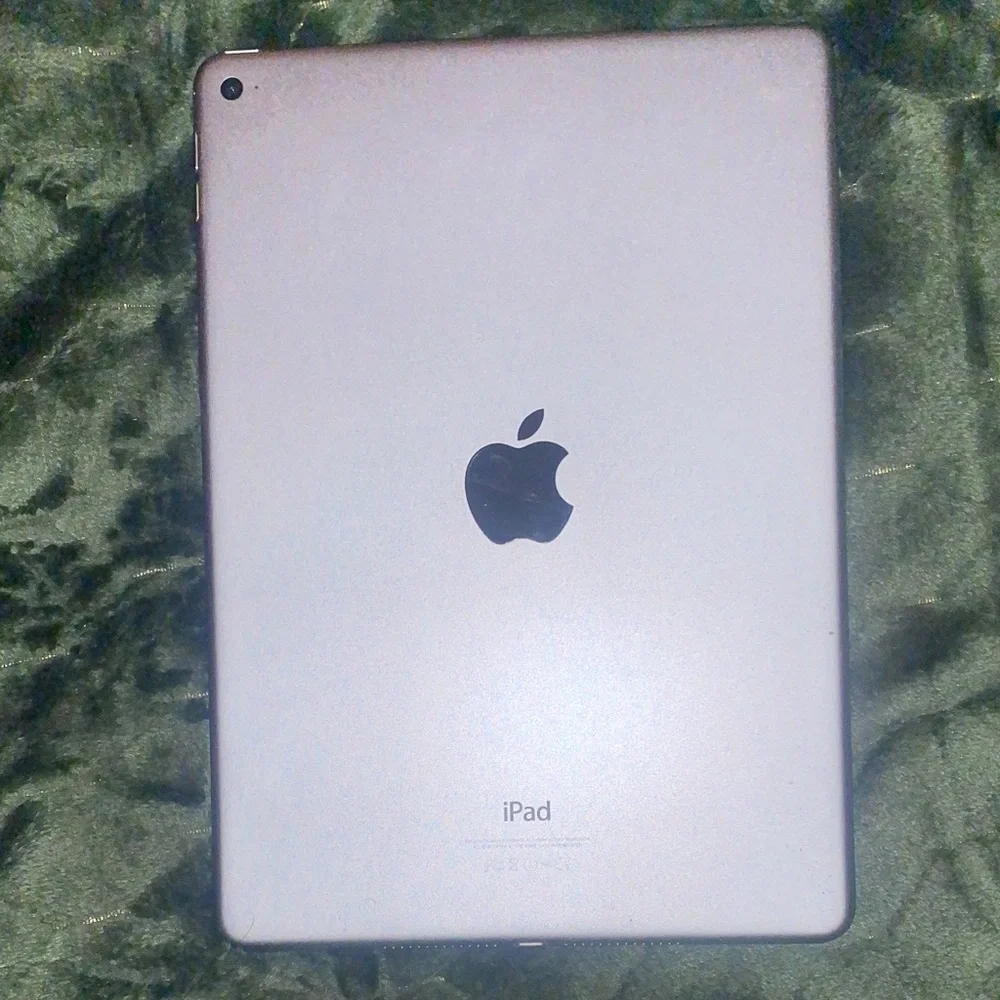 Apple iPad - Sleek Silver Finish, Good Condition